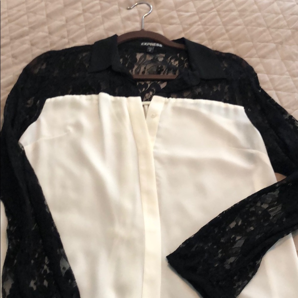 Express blouse with lace sleeves